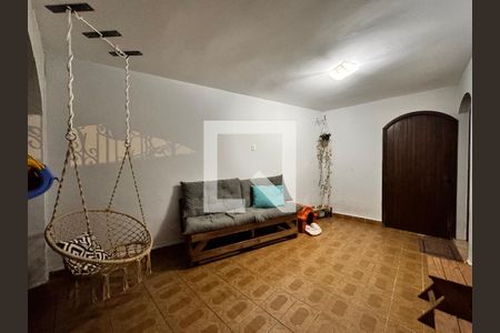 Casa à venda com 230m², 4 quartos e 3 vagas Casa à venda com 230m², 4 quartos e 3 vagasÁrea externa