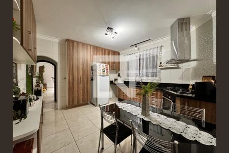 Casa à venda com 230m², 4 quartos e 3 vagas Casa à venda com 230m², 4 quartos e 3 vagasCozinha