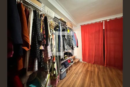 Casa à venda com 230m², 4 quartos e 3 vagas Casa à venda com 230m², 4 quartos e 3 vagasCloset da suíte