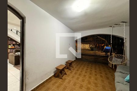 Casa à venda com 230m², 4 quartos e 3 vagas Casa à venda com 230m², 4 quartos e 3 vagasÁrea externa