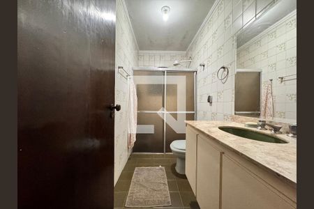 Casa à venda com 230m², 4 quartos e 3 vagas Casa à venda com 230m², 4 quartos e 3 vagasBanheiro