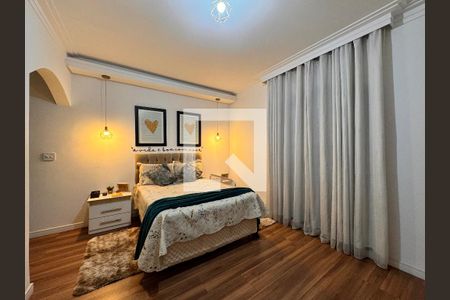 Casa à venda com 230m², 4 quartos e 3 vagas Casa à venda com 230m², 4 quartos e 3 vagasSuite