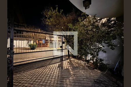 Casa à venda com 230m², 4 quartos e 3 vagas Casa à venda com 230m², 4 quartos e 3 vagasGaragem