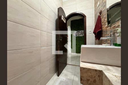 Casa à venda com 230m², 4 quartos e 3 vagas Casa à venda com 230m², 4 quartos e 3 vagasLavabo