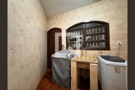 Casa à venda com 230m², 4 quartos e 3 vagas Casa à venda com 230m², 4 quartos e 3 vagasLavanderia