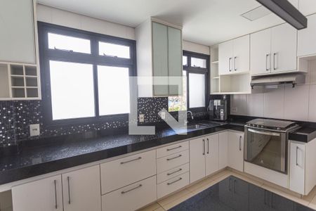 Apartamento à venda com 120m², 2 quartos e 2 vagas Apartamento à venda com 120m², 2 quartos e 2 vagasCozinha