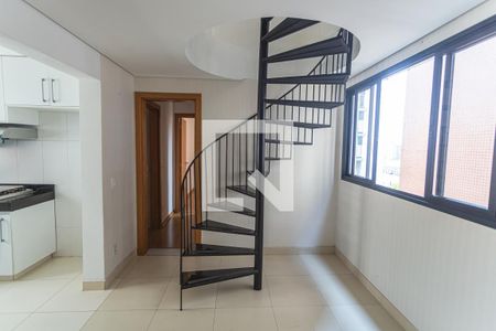Apartamento à venda com 120m², 2 quartos e 2 vagas Apartamento à venda com 120m², 2 quartos e 2 vagasEscada de Acesso a Cobertura
