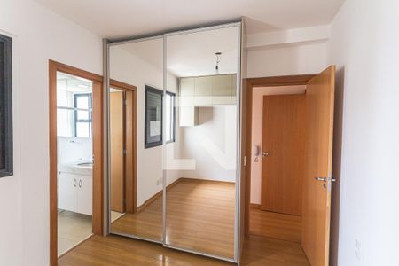 Apartamento à venda com 120m², 2 quartos e 2 vagas Apartamento à venda com 120m², 2 quartos e 2 vagasArmário da Suíte