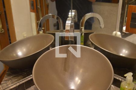 Apartamento à venda com 100m², 2 quartos e 2 vagasBanheiro 2