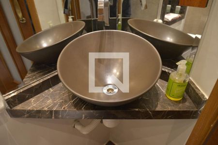 Apartamento à venda com 100m², 2 quartos e 2 vagasBanheiro 2