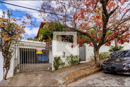 Casa à venda com 400m², 4 quartos e 4 vagasFachada