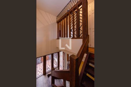 Casa à venda com 400m², 4 quartos e 4 vagasEscada