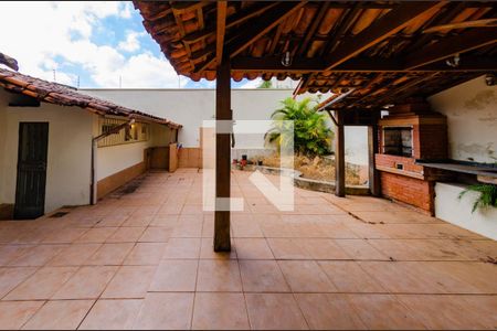 Casa à venda com 400m², 4 quartos e 4 vagasÁrea de churrasqueira