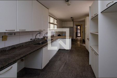 Casa à venda com 400m², 4 quartos e 4 vagasCozinha
