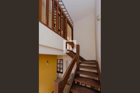 Casa à venda com 400m², 4 quartos e 4 vagasEscada