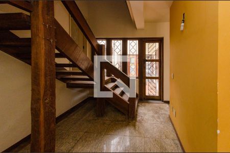 Casa à venda com 400m², 4 quartos e 4 vagasEscada