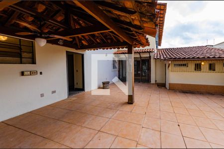 Casa à venda com 400m², 4 quartos e 4 vagasÁrea de churrasqueira