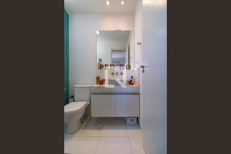 Apartamento à venda com 130m², 3 quartos e 3 vagas Apartamento à venda com 130m², 3 quartos e 3 vagasBanheiro 2