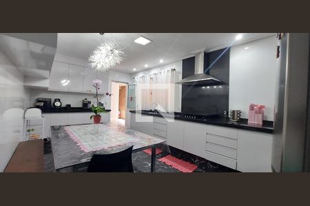 Casa para alugar com 150m², 3 quartos e 2 vagas Casa para alugar com 150m², 3 quartos e 2 vagasCozinha