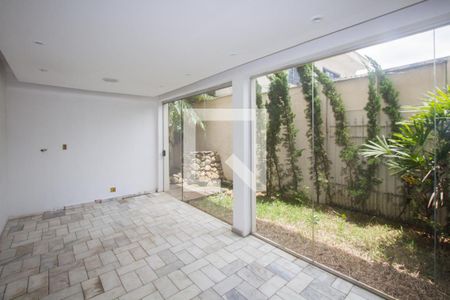 Casa à venda com 4 quartos, 400m² em Vila Congonhas, São Paulo