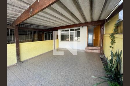 Casa à venda com 350m², 5 quartos e 4 vagas Casa à venda com 350m², 5 quartos e 4 vagasGaragem