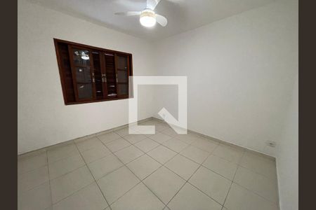 Casa à venda com 350m², 5 quartos e 4 vagas Casa à venda com 350m², 5 quartos e 4 vagasSuíte