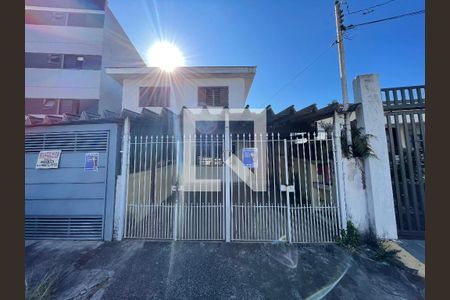 Casa à venda com 350m², 5 quartos e 4 vagas Casa à venda com 350m², 5 quartos e 4 vagasFachada