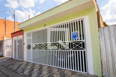 Casa à venda com 200m², 2 quartos e 5 vagas Casa à venda com 200m², 2 quartos e 5 vagasFachada