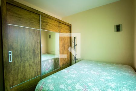 Casa à venda com 200m², 2 quartos e 5 vagas Casa à venda com 200m², 2 quartos e 5 vagasQuarto de serviço