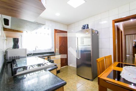 Casa à venda com 200m², 2 quartos e 5 vagas Casa à venda com 200m², 2 quartos e 5 vagasCozinha