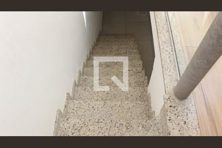 Casa à venda com 117m², 3 quartos e 2 vagasEscada