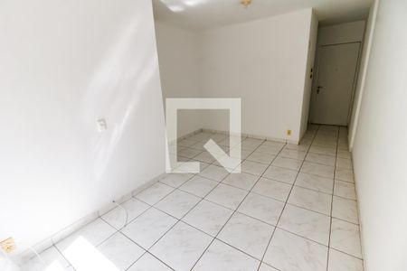 Sala de apartamento para alugar com 3 quartos, 67m² em Conjunto Promorar Raposo Tavares, São Paulo
