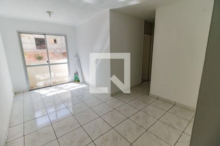 Sala de apartamento para alugar com 3 quartos, 67m² em Conjunto Promorar Raposo Tavares, São Paulo