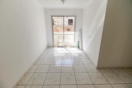 Sala de apartamento para alugar com 3 quartos, 67m² em Conjunto Promorar Raposo Tavares, São Paulo