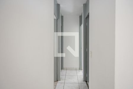 Corredor de apartamento para alugar com 3 quartos, 67m² em Conjunto Promorar Raposo Tavares, São Paulo