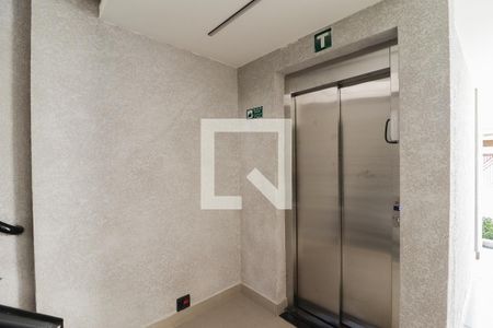 Apartamento à venda com 33m², 1 quarto e sem vagaElevador