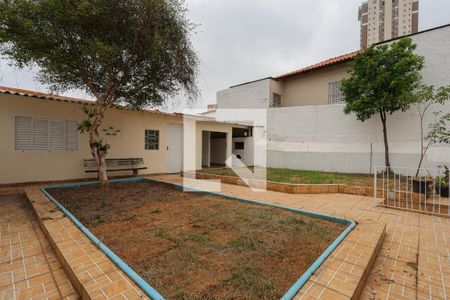 Casa à venda com 170m², 4 quartos e 2 vagas Casa à venda com 170m², 4 quartos e 2 vagasQuintal e jardim
