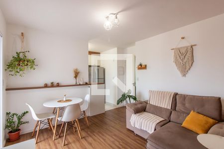 Sala de apartamento para alugar com 2 quartos, 45m² em Vila Carmosina, São Paulo
