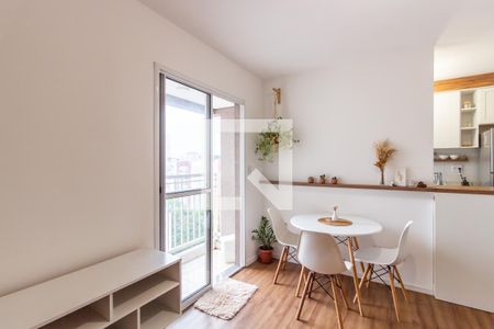 Sala de apartamento para alugar com 2 quartos, 45m² em Vila Carmosina, São Paulo