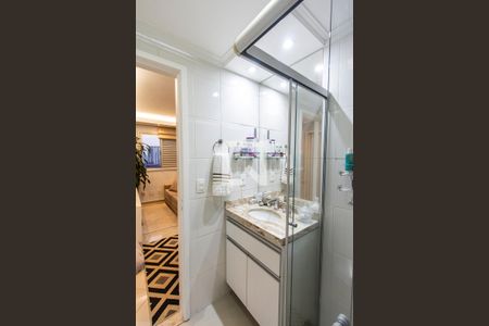 Apartamento à venda com 70m², 2 quartos e 2 vagas Apartamento à venda com 70m², 2 quartos e 2 vagasBanheiro