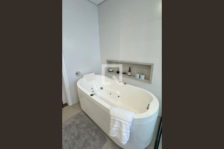 Apartamento à venda com 282m², 4 quartos e 4 vagasBanheiro da Suíte 1