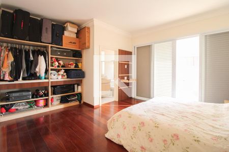 Casa de condomínio à venda com 900m², 5 quartos e 6 vagas Casa de condomínio à venda com 900m², 5 quartos e 6 vagasSuíte 3