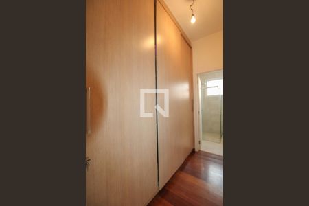 Casa de condomínio à venda com 900m², 5 quartos e 6 vagas Casa de condomínio à venda com 900m², 5 quartos e 6 vagasSuíte 4