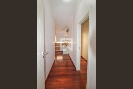 Casa de condomínio à venda com 900m², 5 quartos e 6 vagas Casa de condomínio à venda com 900m², 5 quartos e 6 vagasCorredor