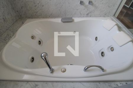 Casa de condomínio à venda com 900m², 5 quartos e 6 vagas Casa de condomínio à venda com 900m², 5 quartos e 6 vagasBanheiro/Suíte 5