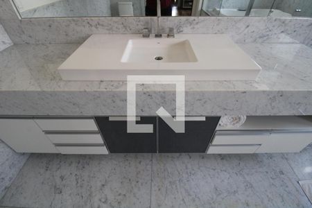 Casa de condomínio à venda com 900m², 5 quartos e 6 vagas Casa de condomínio à venda com 900m², 5 quartos e 6 vagasBanheiro/Suíte 5