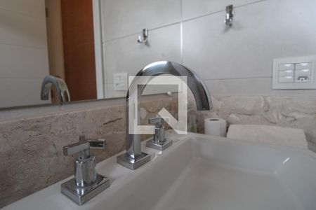 Casa de condomínio à venda com 900m², 5 quartos e 6 vagas Casa de condomínio à venda com 900m², 5 quartos e 6 vagasBanheiro/Suíte 4