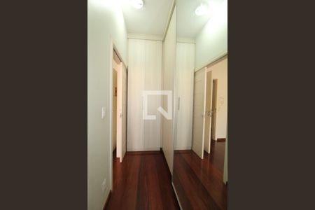 Casa de condomínio à venda com 900m², 5 quartos e 6 vagas Casa de condomínio à venda com 900m², 5 quartos e 6 vagasBanheiro/Suíte 2