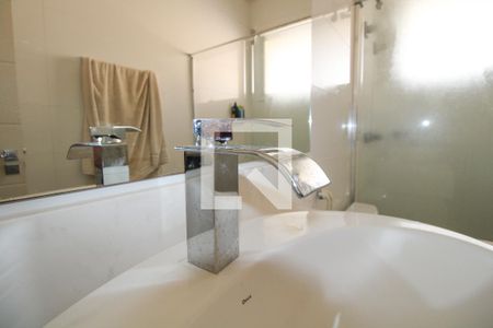 Casa de condomínio à venda com 900m², 5 quartos e 6 vagas Casa de condomínio à venda com 900m², 5 quartos e 6 vagasBanheiro/Suíte 2