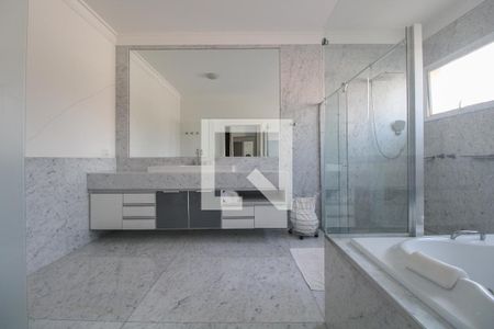 Casa de condomínio à venda com 900m², 5 quartos e 6 vagas Casa de condomínio à venda com 900m², 5 quartos e 6 vagasBanheiro/Suíte 5